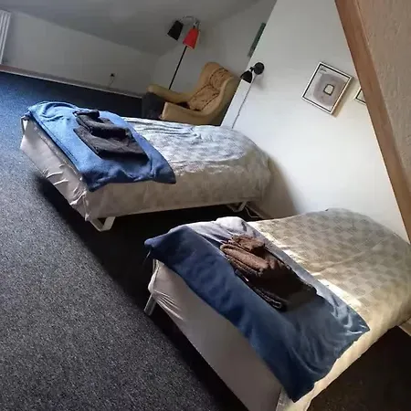 Cozy & Spacious For 4 Single Beds *