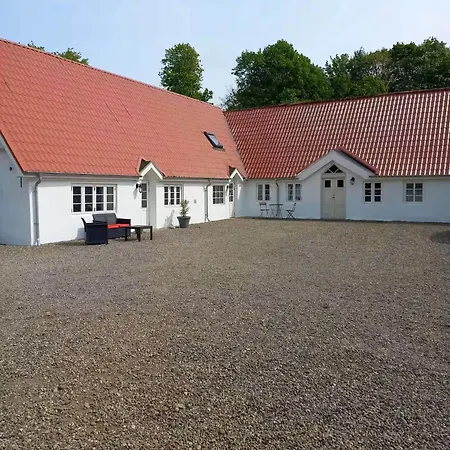 Cozy & Spacious For 4 Single Beds