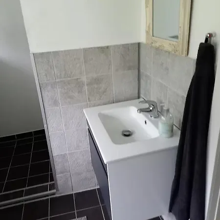 Cozy & Spacious For 4 Single Beds 度假居